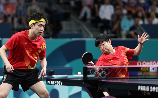 在分析霍洛 在分析霍洛